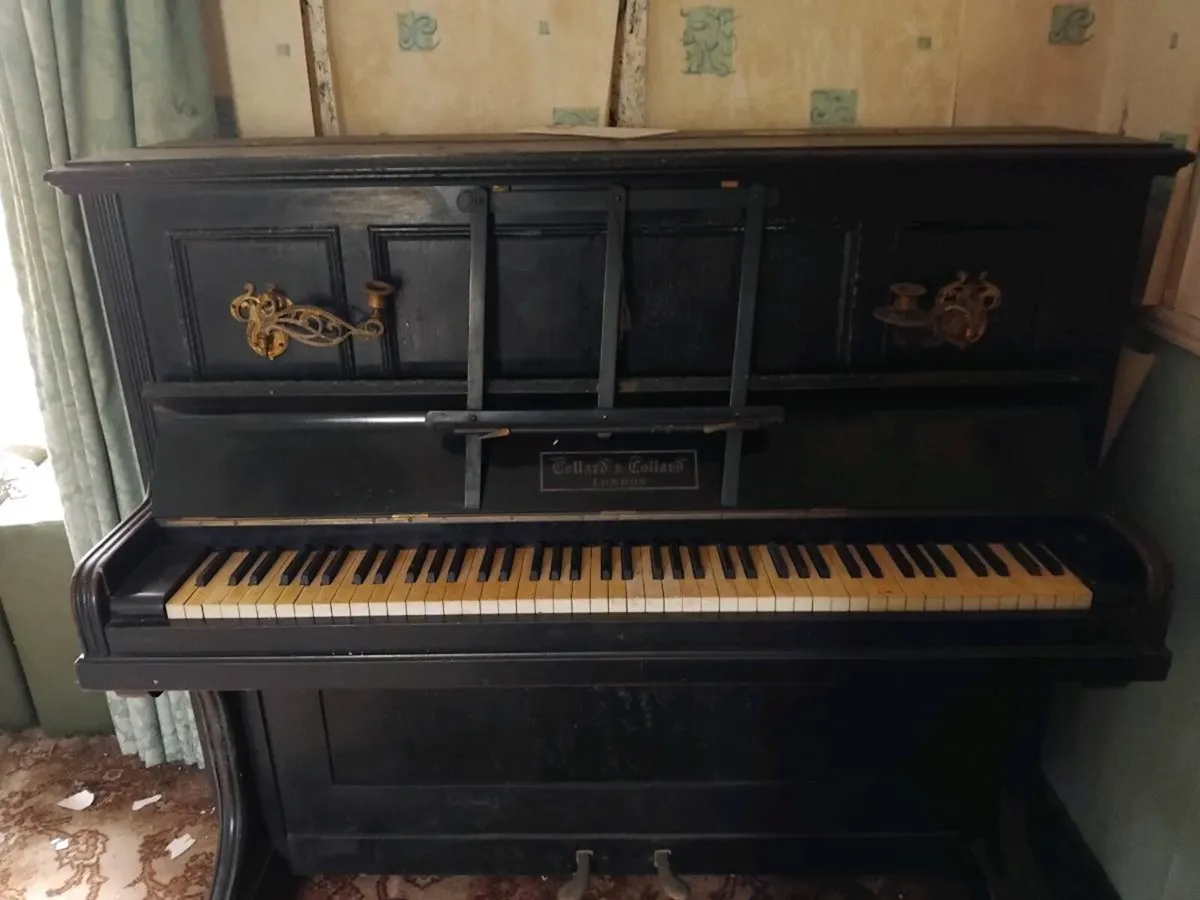 Antique piano - Image 1