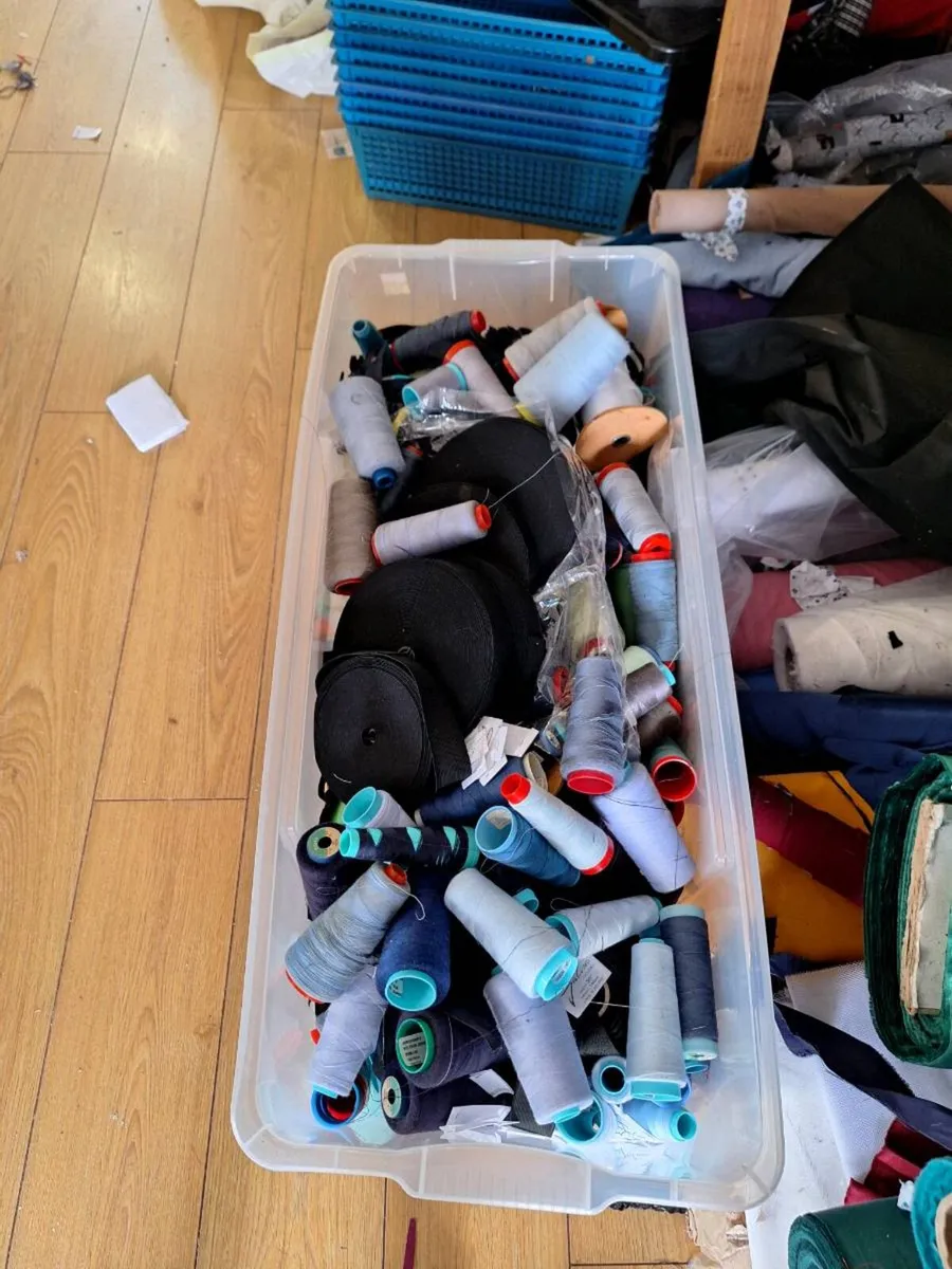 Box of threads and sewing accessories - Image 2