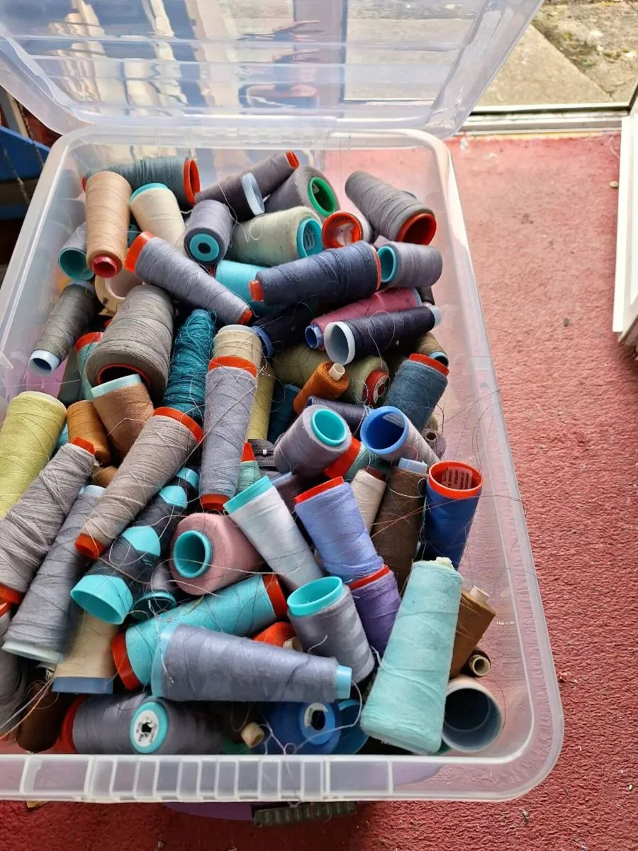 Box of threads and sewing accessories - Image 3