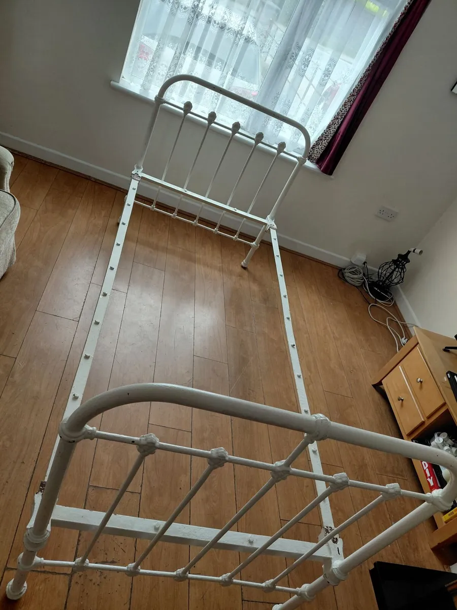 Single bed frame cast iron - Image 1