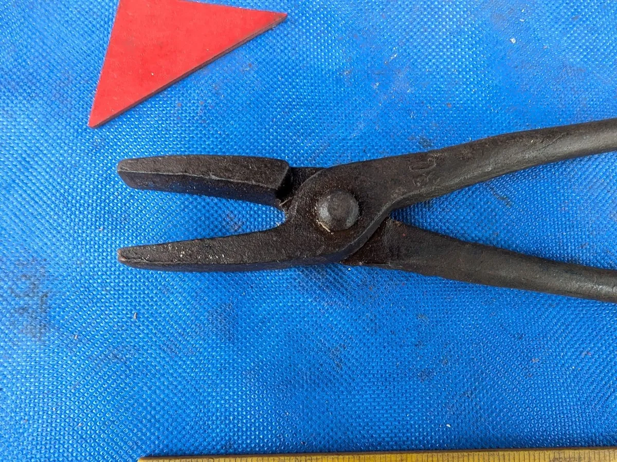 Blacksmiths 12" Flat Tongs - Image 2