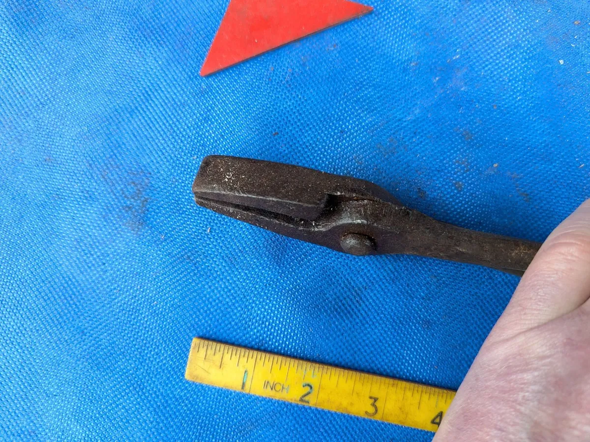 Blacksmiths 12" Flat Tongs - Image 3
