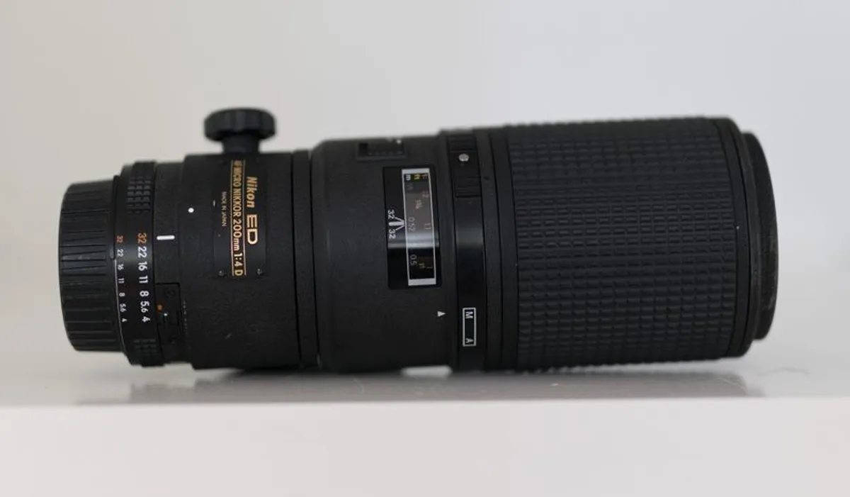 Nikon 200mm f4 Micro  F Mount - Image 3