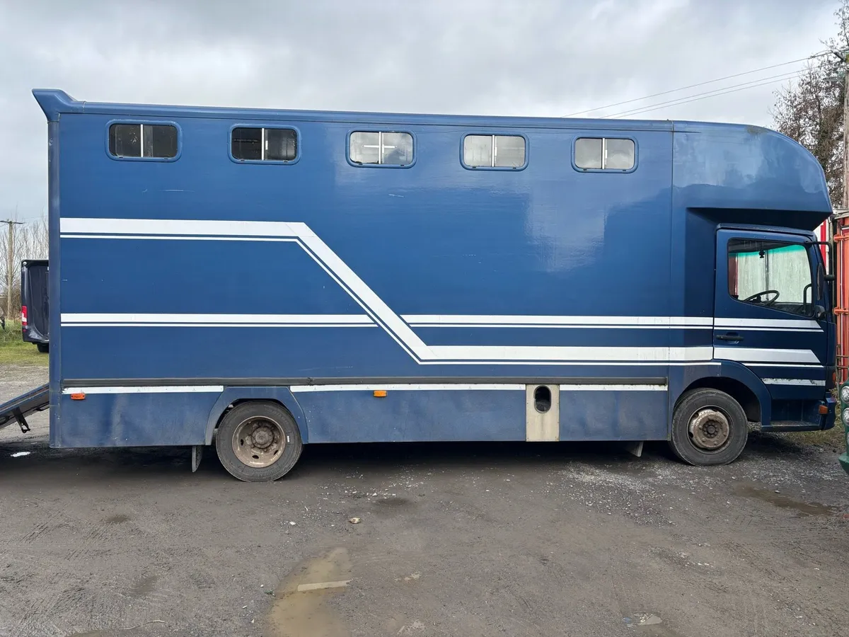 7.5ton horsebox - Image 1