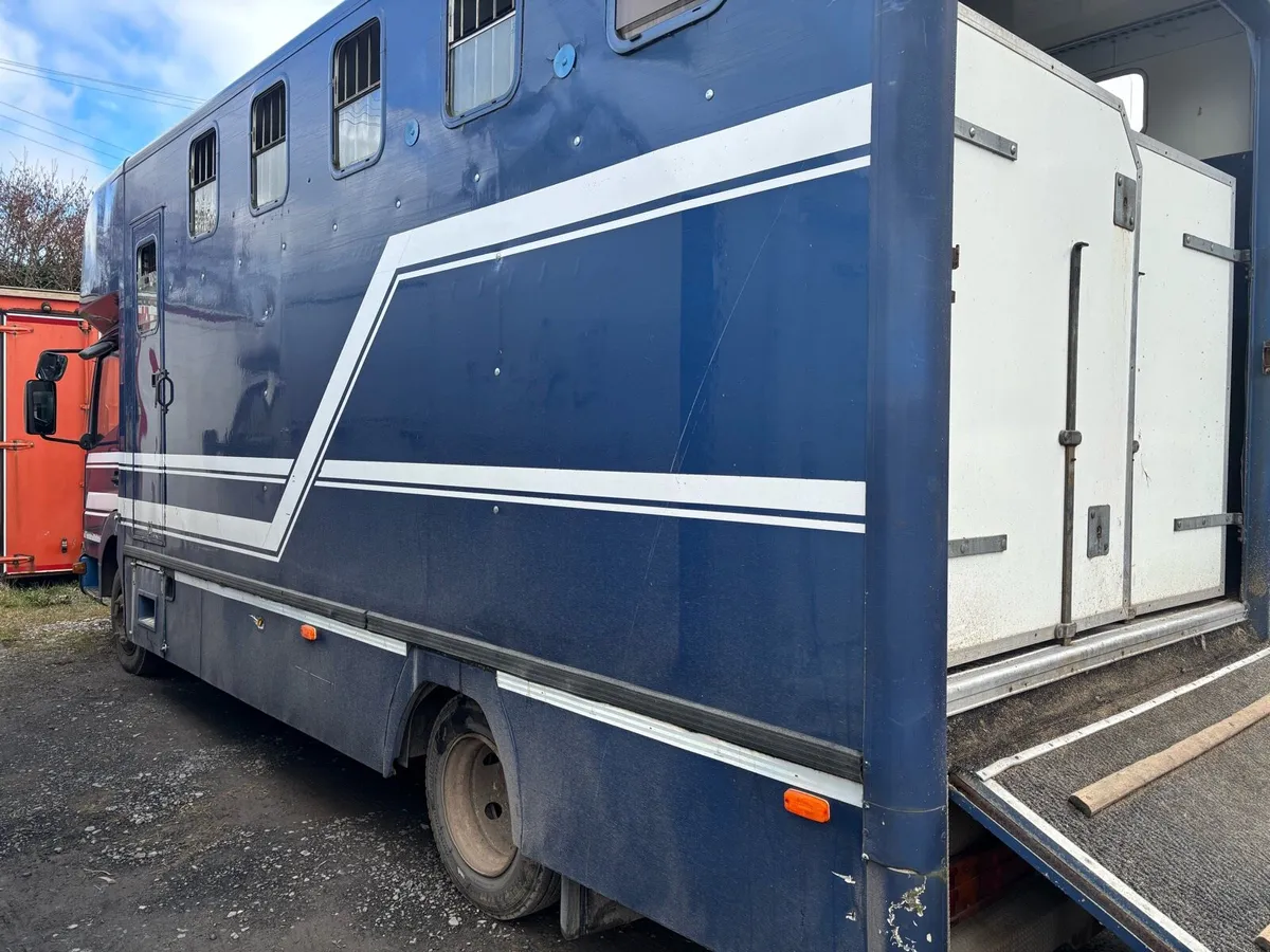 7.5ton horsebox - Image 4