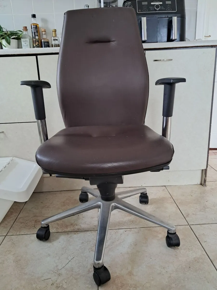 Office chair - Image 2