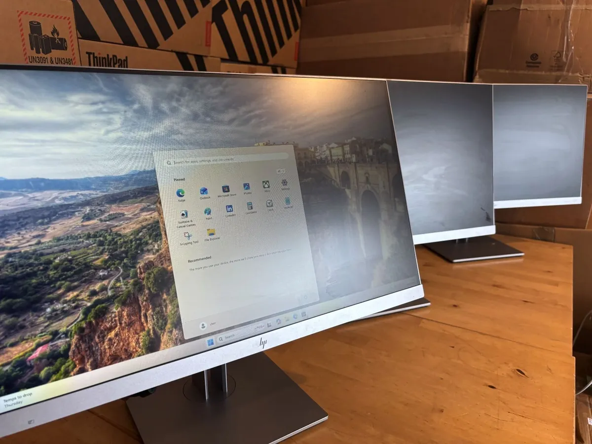 HP E243 24" EliteDisplay PC Flatscreens-Height&Til - Image 2