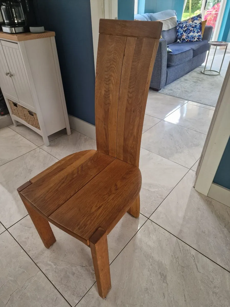 Table and chairs - Image 2