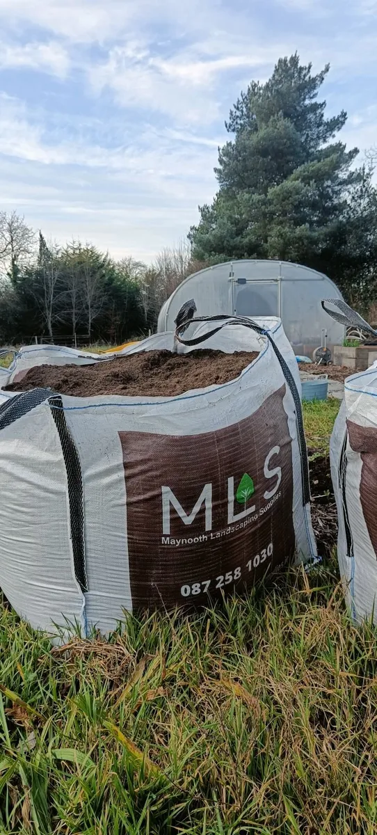 Topsoil, peat & landscape materials - Image 1