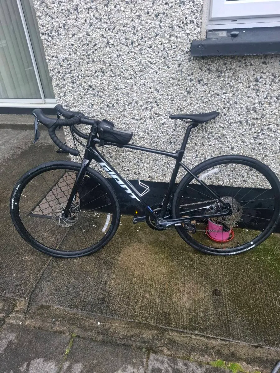 Giant Contend AR3 Road Bike - Image 2