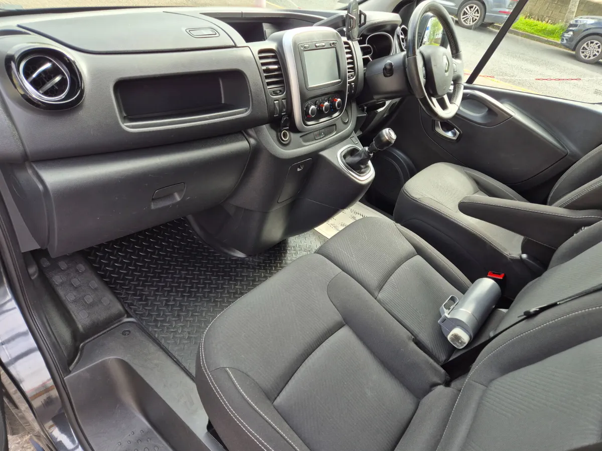 2021 Renault Trafic Lwb Sport 135km - Image 2