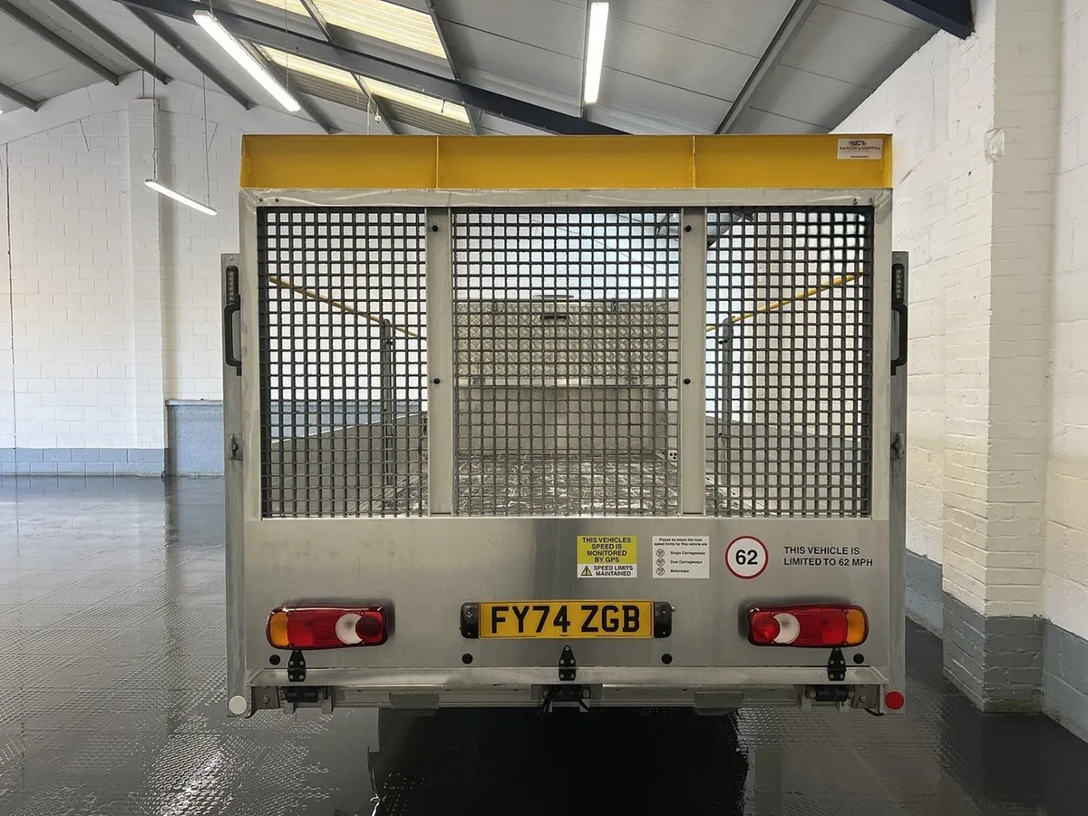 2024 Renault Master Dropside Van - Image 2