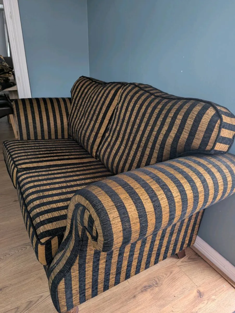 Couch with 2 Arm Chairs - Image 2