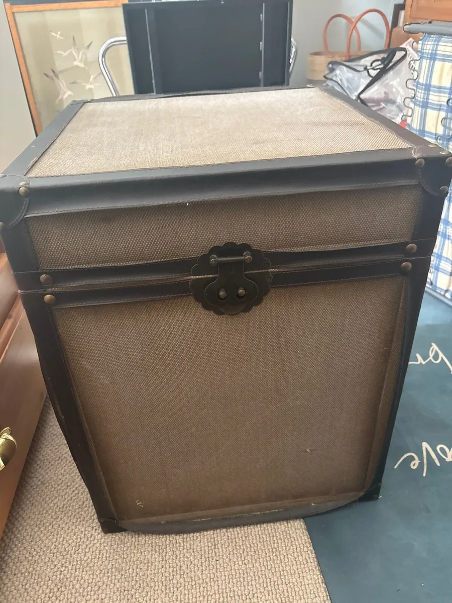 Interesting chest/ trunk - Image 1