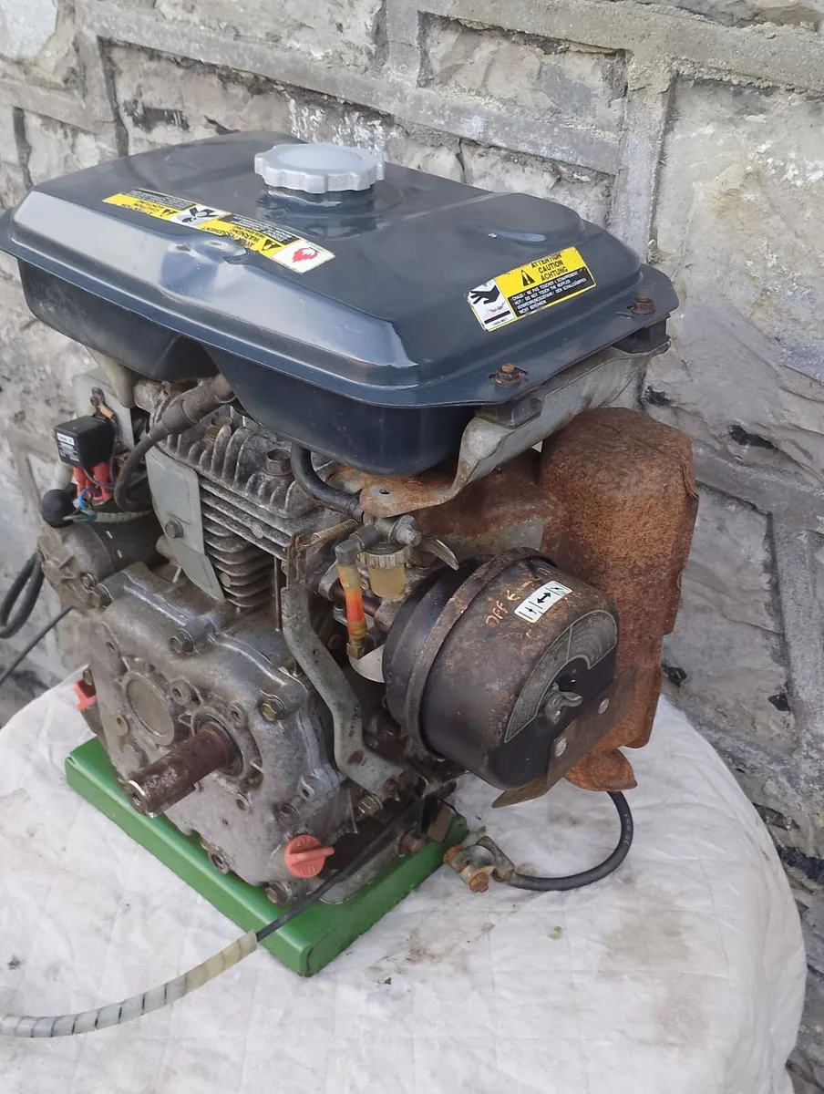 Kubota GS700 7.2hp engine electric start - Image 3