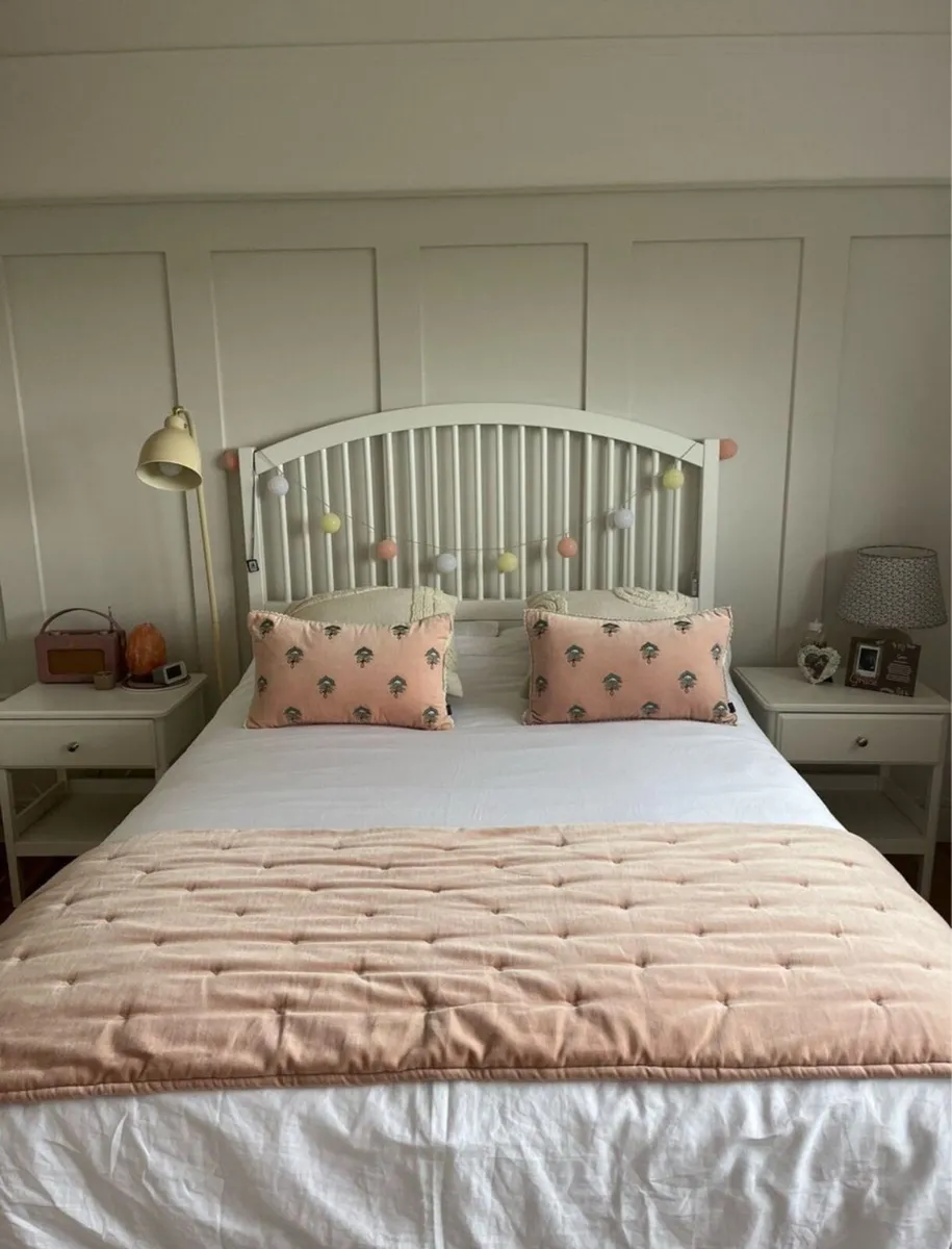 Bed - Image 1