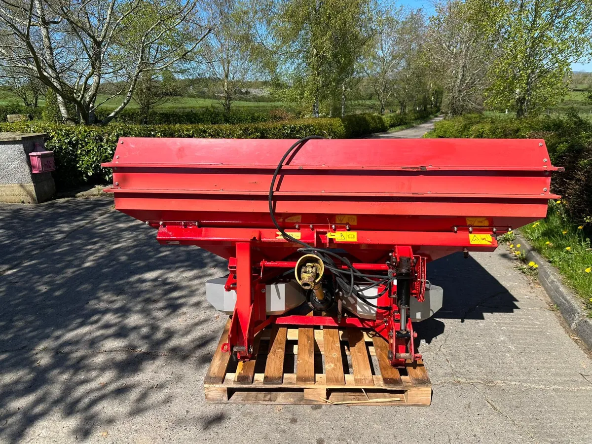 Lely Supabowl Fertilizer Spreader - Image 1