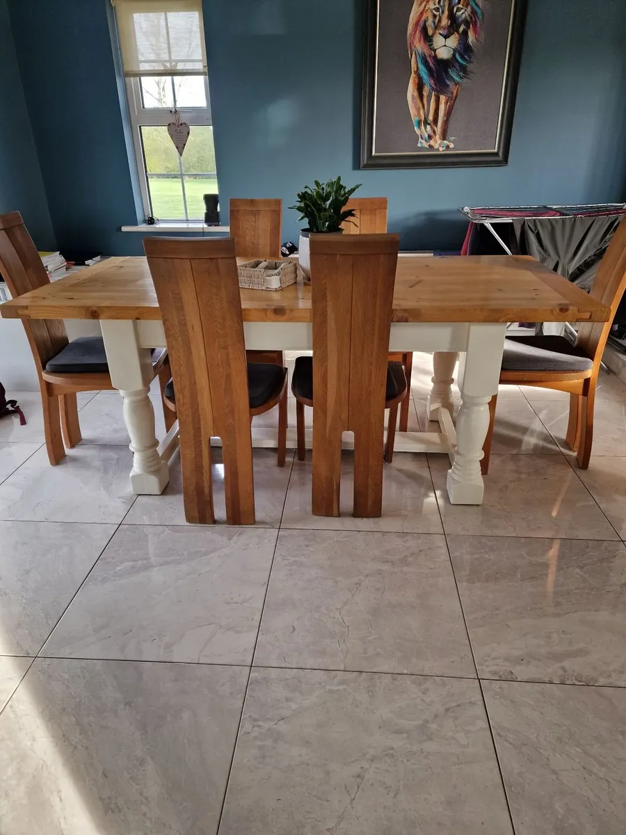 Table and chairs - Image 3