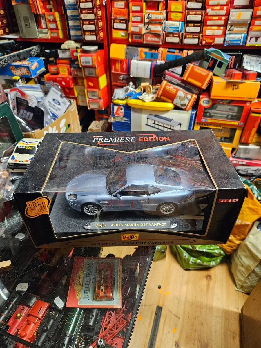 Corgi Maisto Aston Martin - Image 1