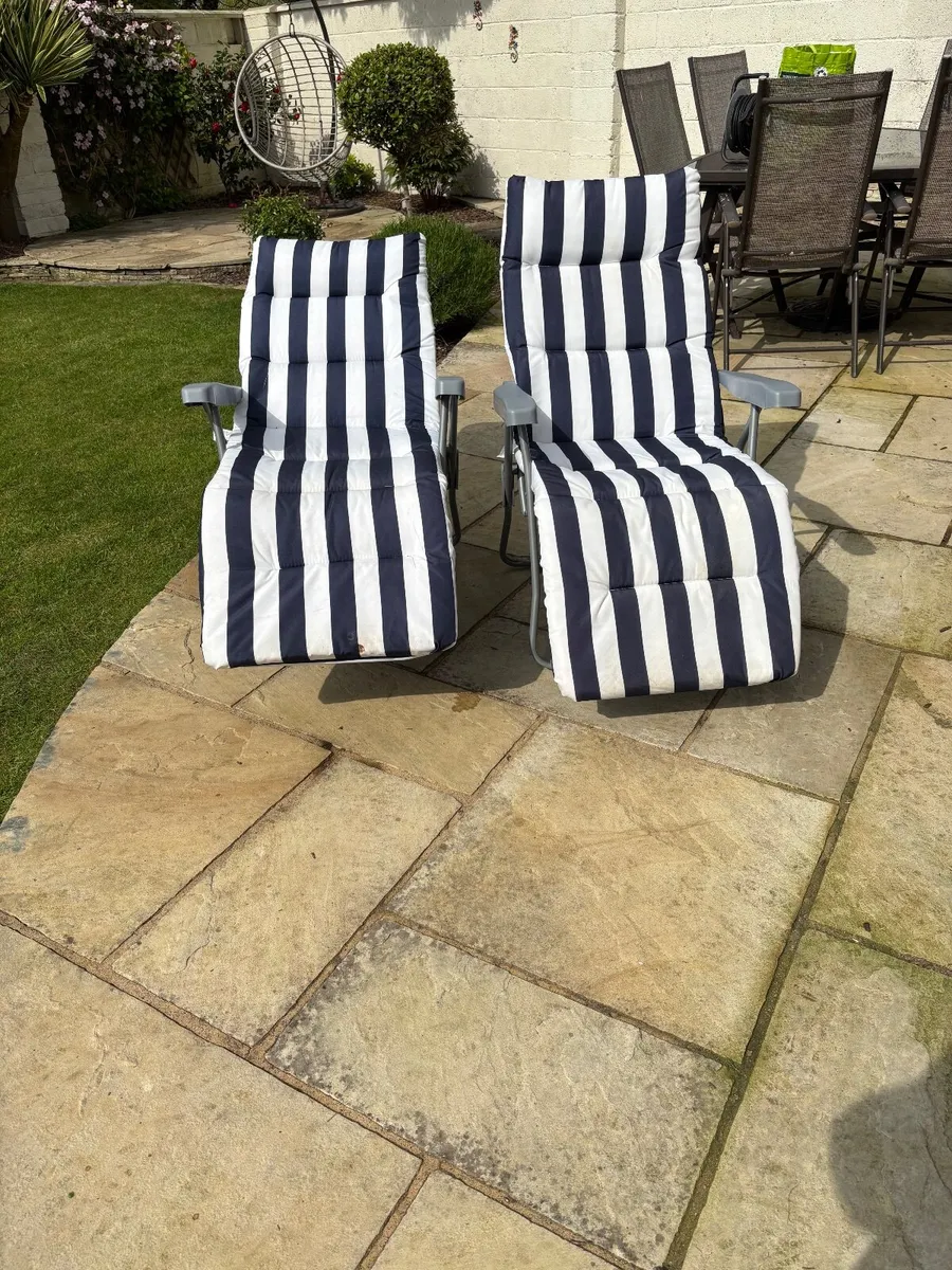 2 x Reclining Garden Chairs - Image 1