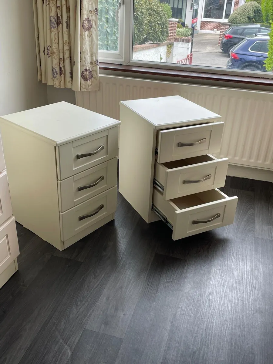 Bedside lockers pair