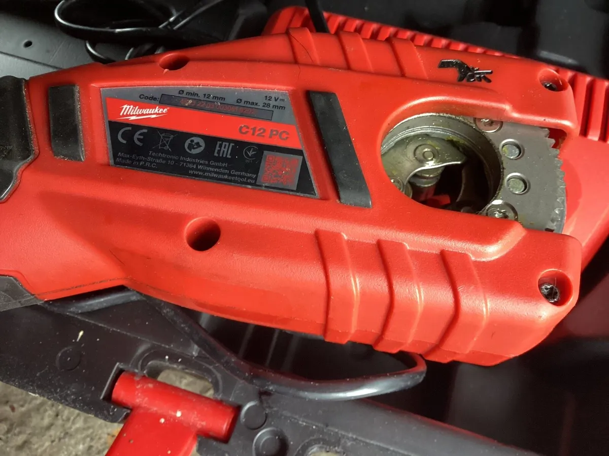 Milwaukee M12 tube cutters - Image 2