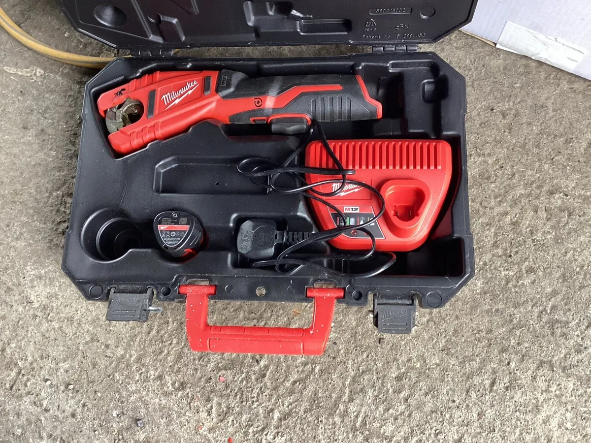 Milwaukee M12 tube cutters - Image 3