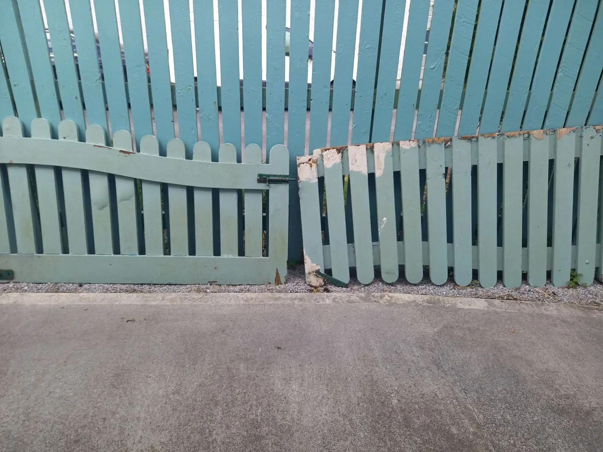 Timber front gate - Image 3