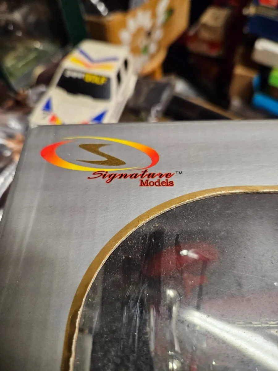Corgi Signature Models Aston Martin 1.18 - Image 2