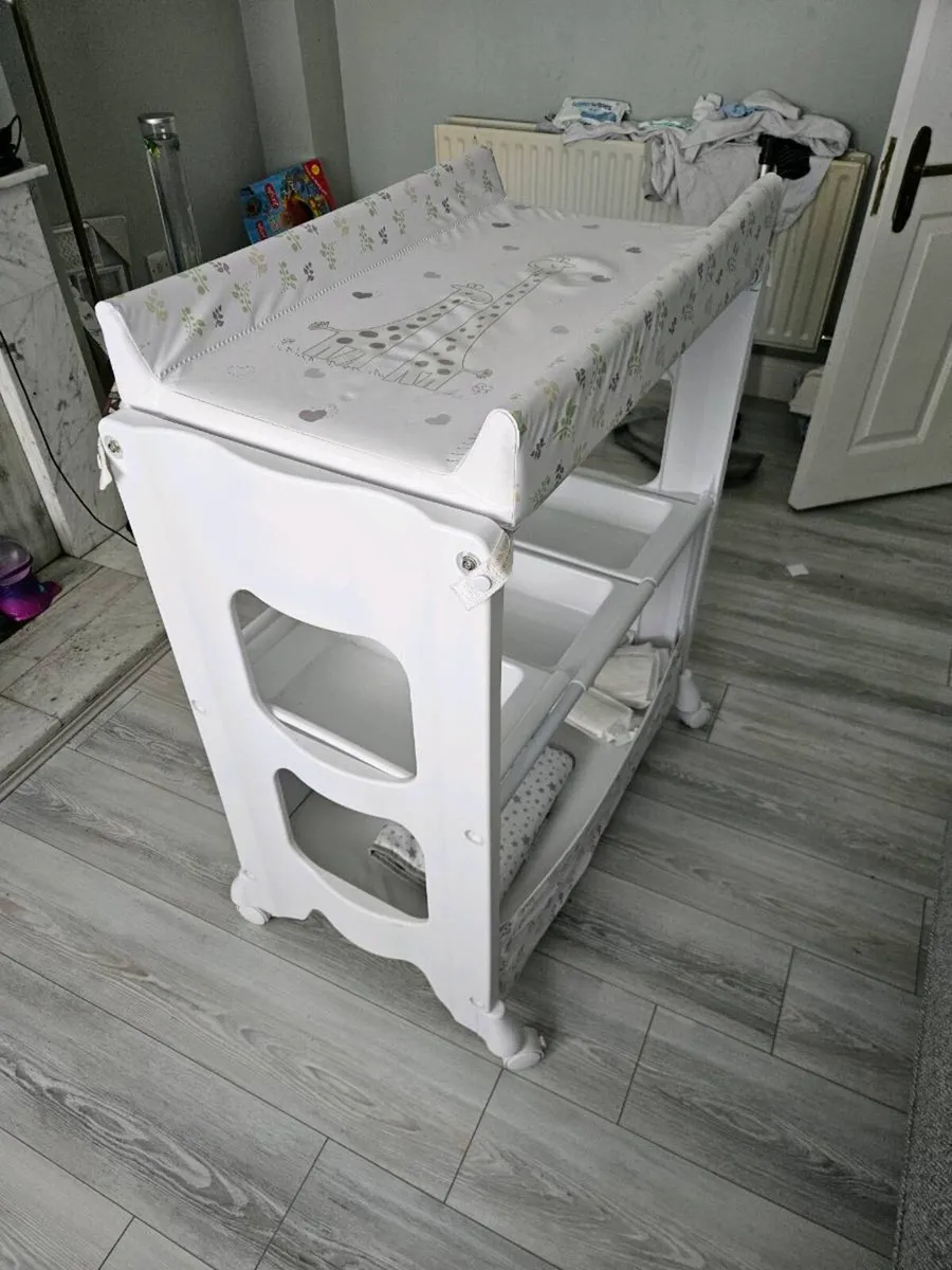 Baby changing table - Image 2