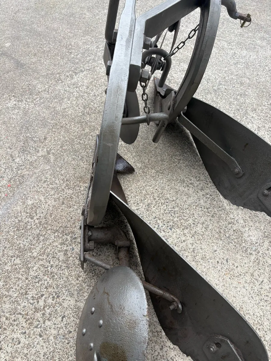Two furlough  Massey Ferguson plough - Image 2