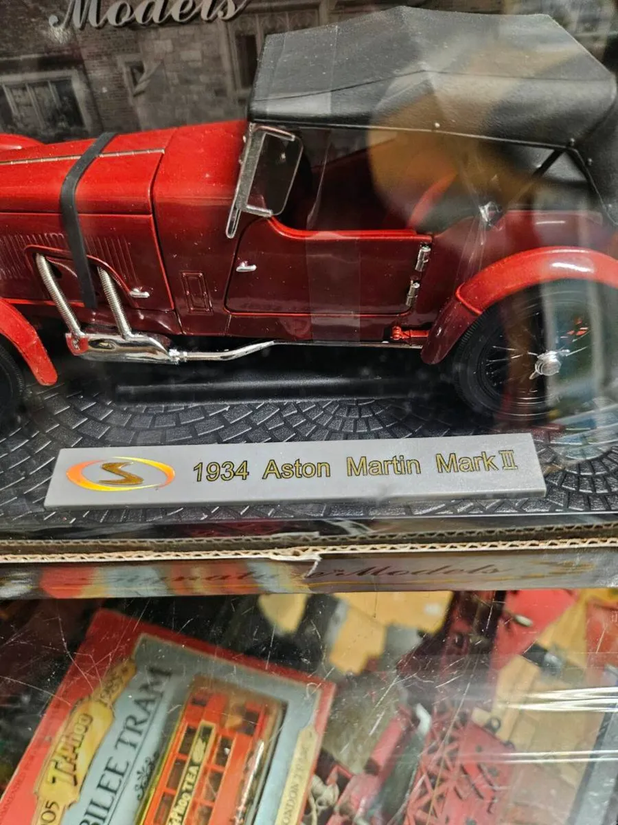 Corgi Signature Models Aston Martin 1.18 - Image 4