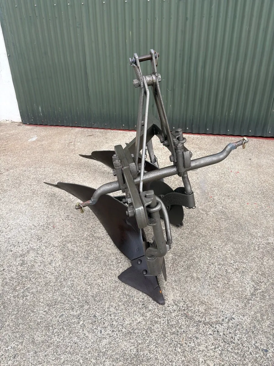 Two furlough  Massey Ferguson plough - Image 3
