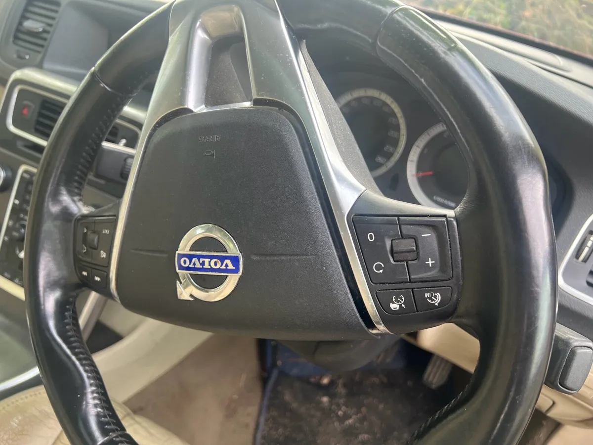 Volvo S60 auto 2011 - Image 2