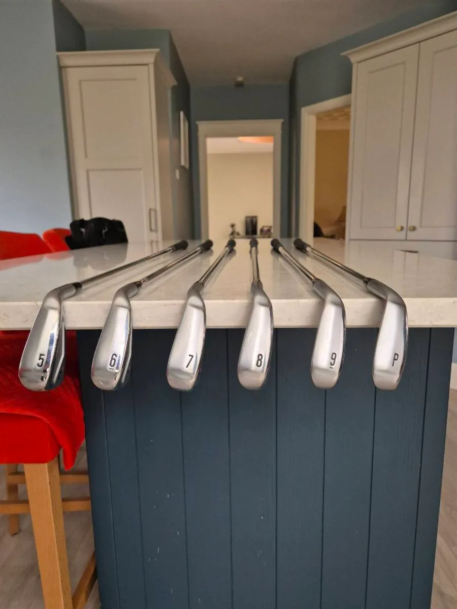 ☆Brand New☆ Srixon ZX4 Irons. - Image 3