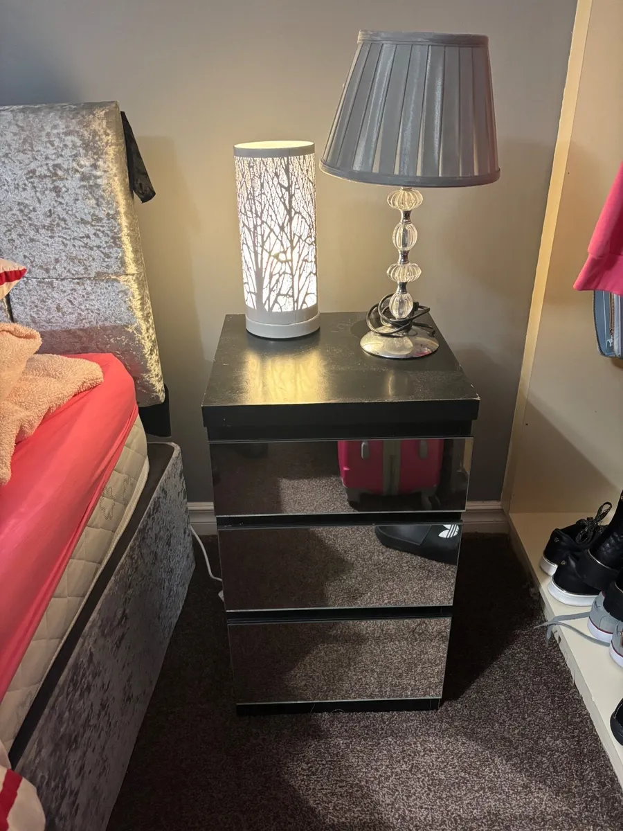 Bedroom furniture - Image 1