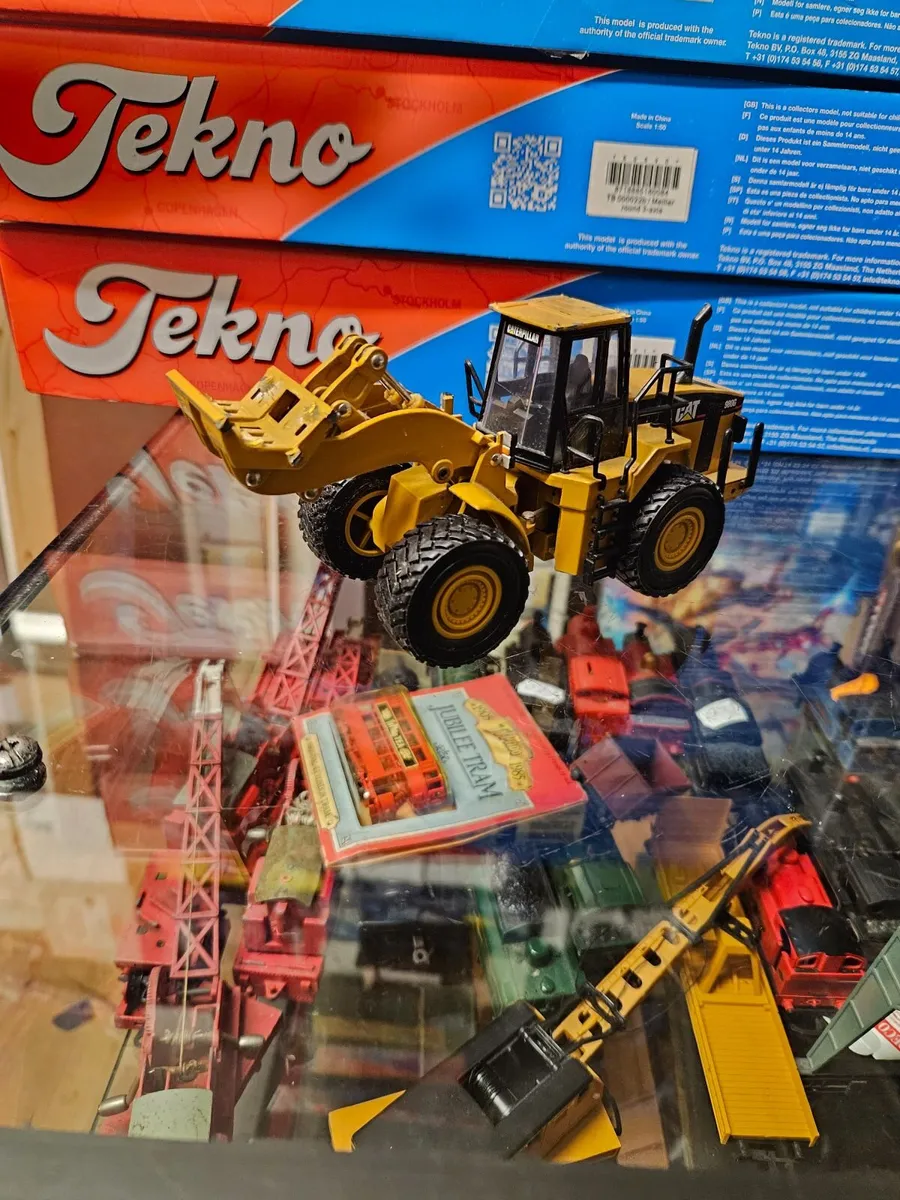 Corgi Norscot Caterpillar Loader 1.50 - Image 1