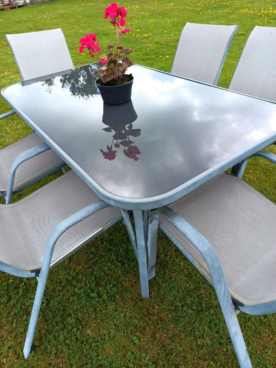 Garden table and chairs - Image 1