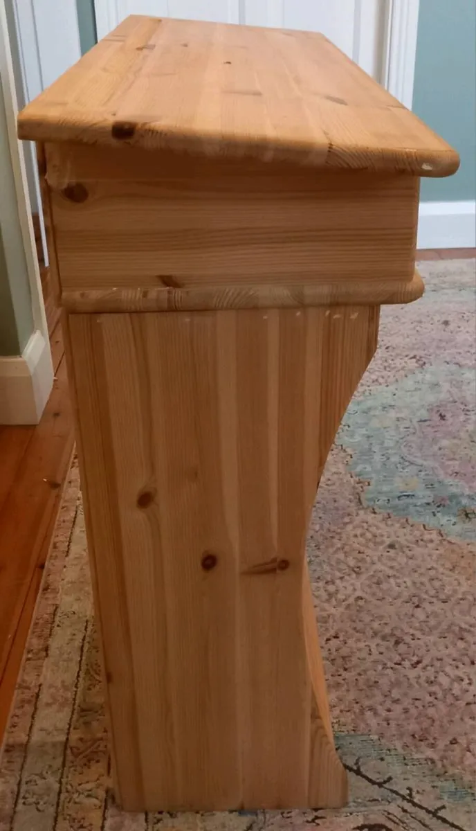Children's book table - Image 2