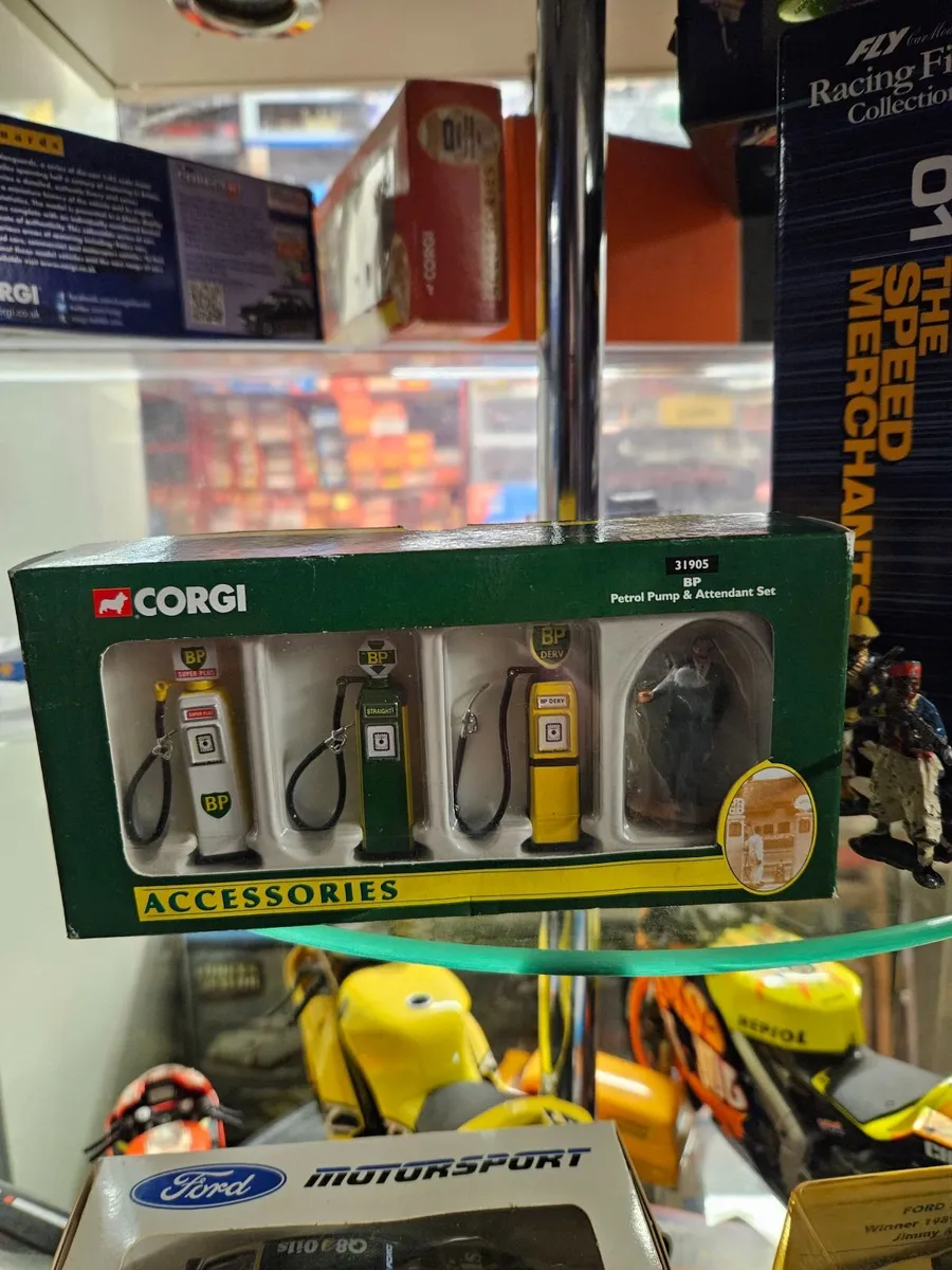 Corgi Petrol Pumps - Image 1