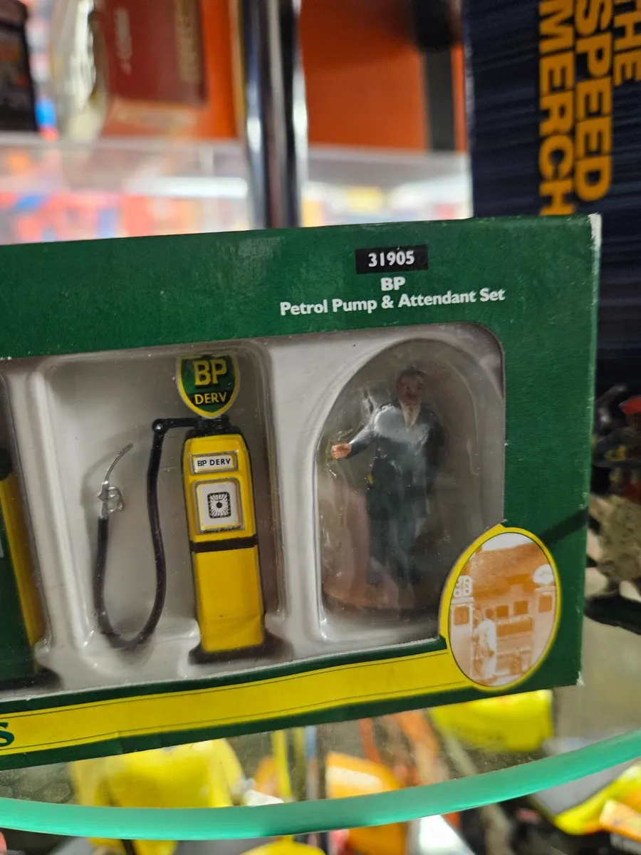 Corgi Petrol Pumps - Image 3