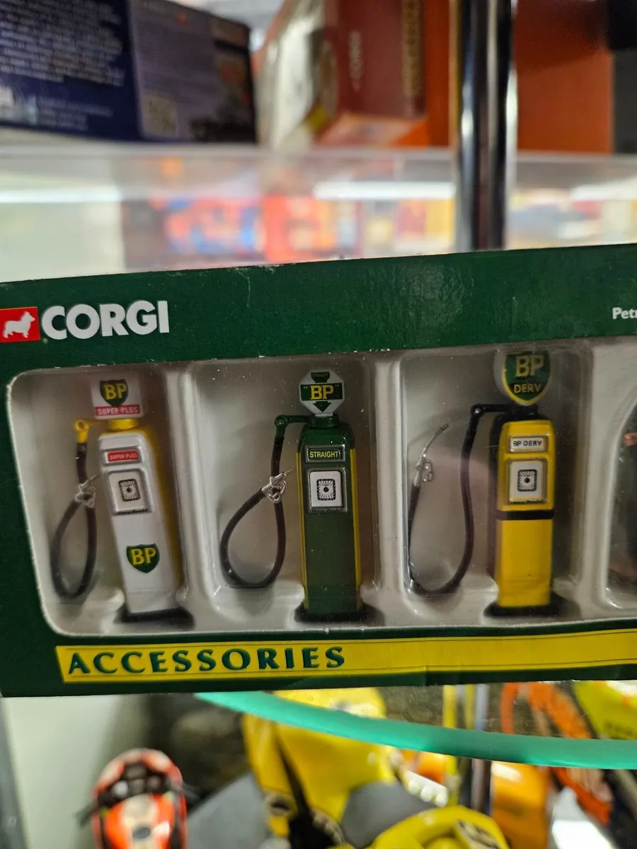 Corgi Petrol Pumps - Image 2