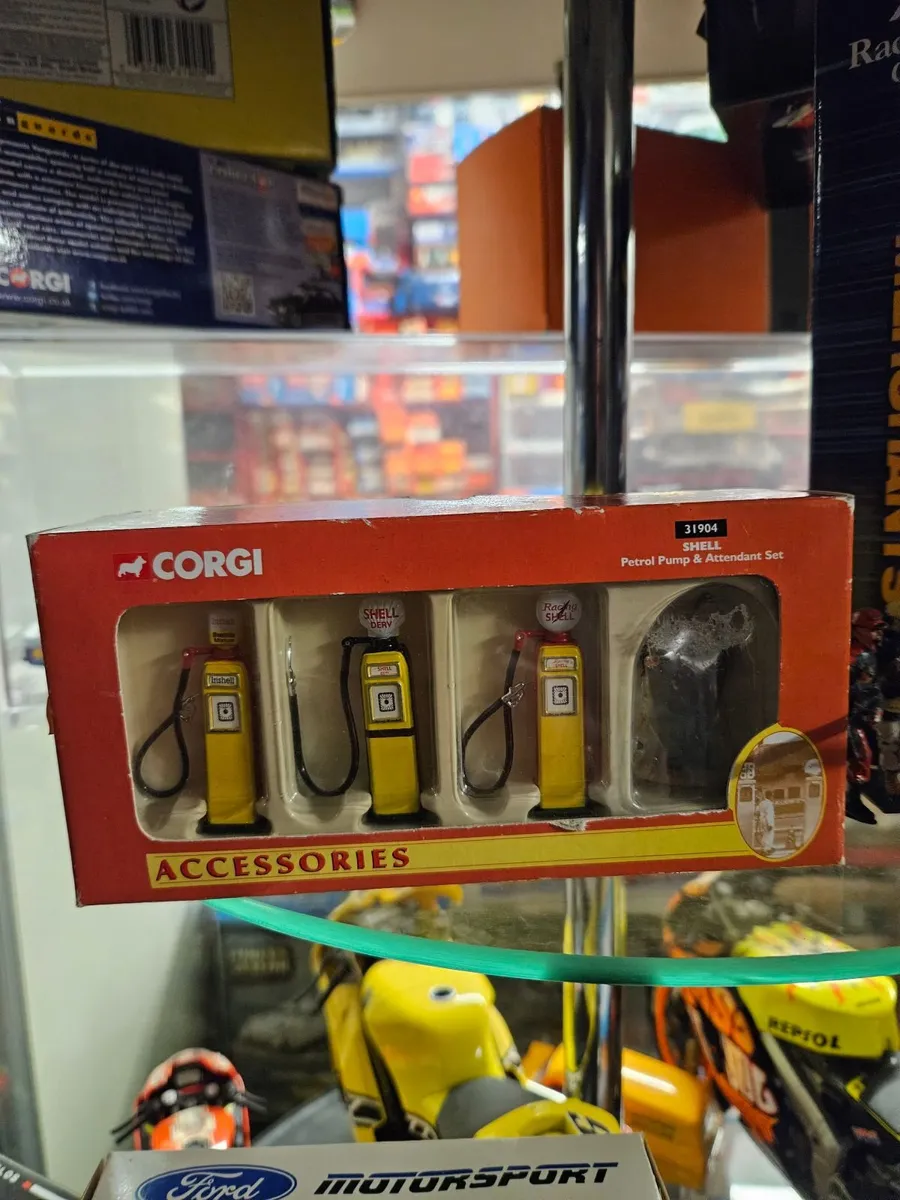 Corgi Petrol Pumps - Image 1