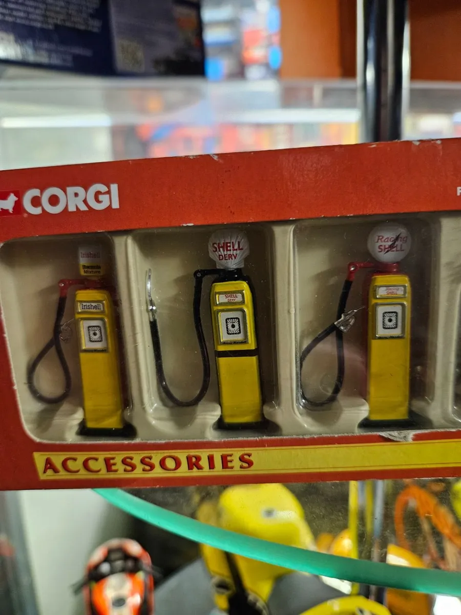 Corgi Petrol Pumps - Image 2