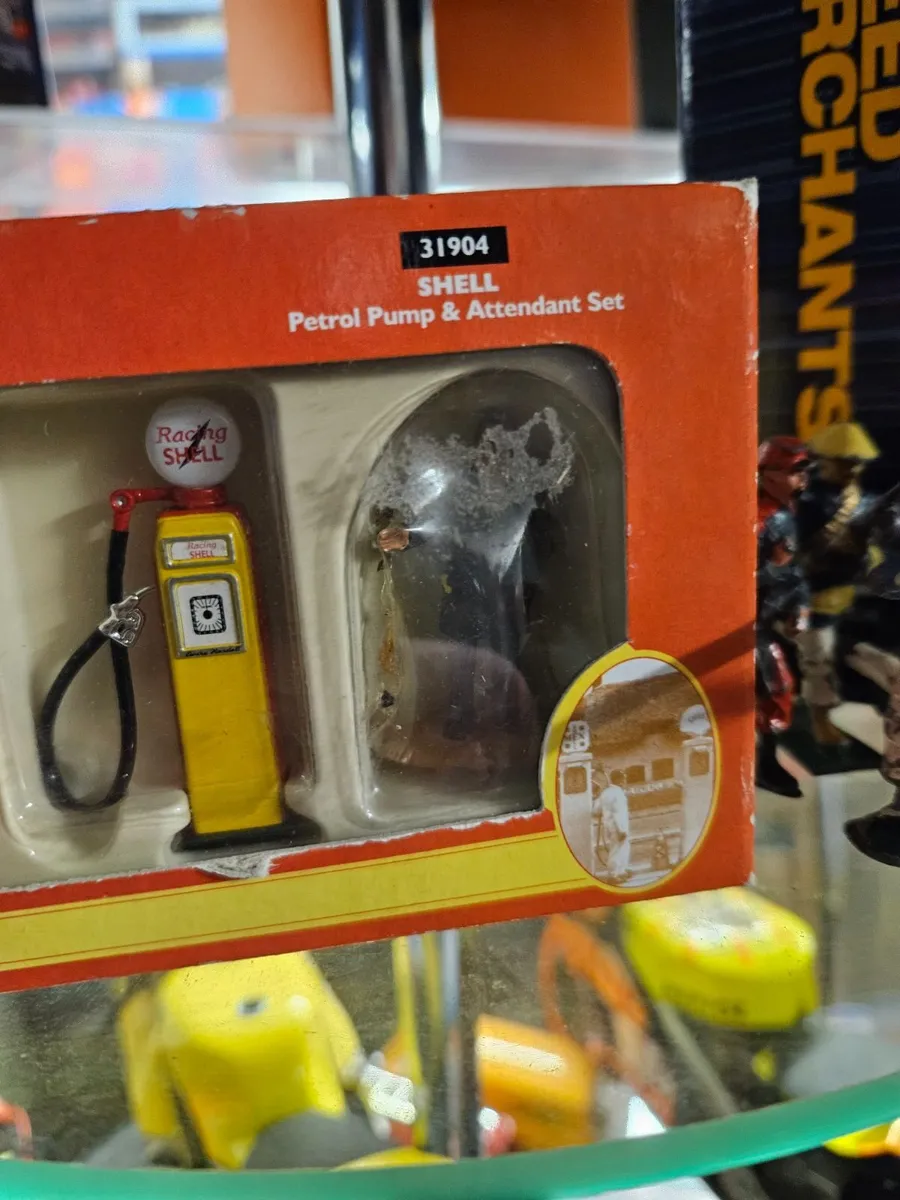 Corgi Petrol Pumps - Image 3