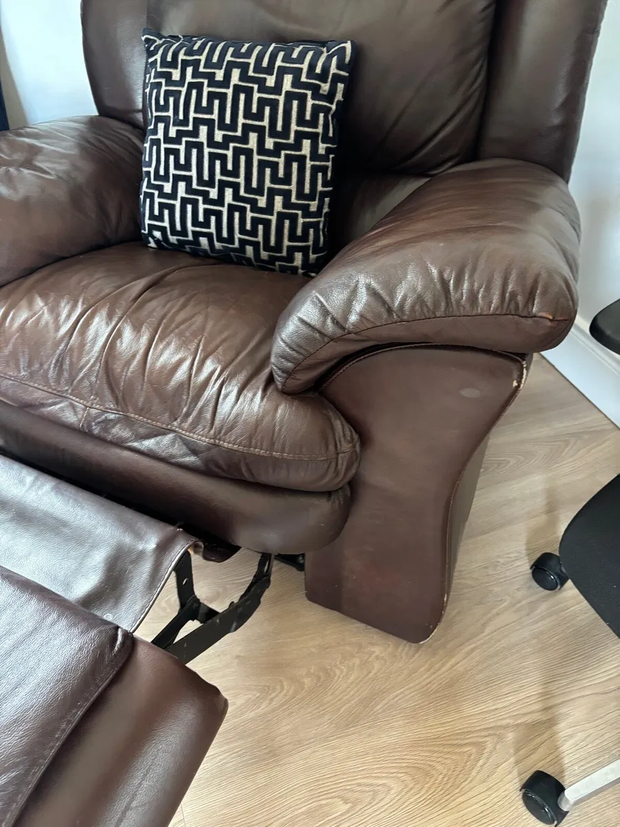 Recliner chairs - Image 2