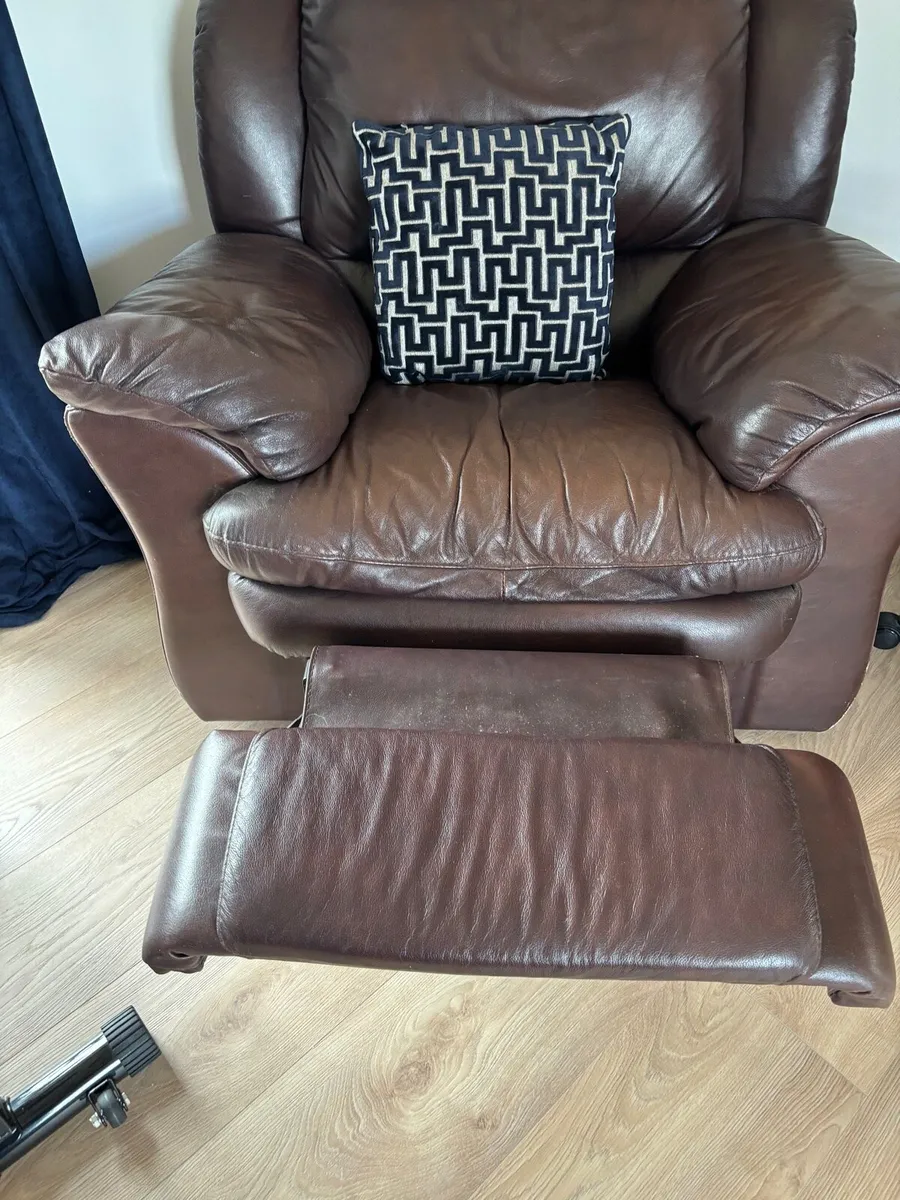 Recliner chairs - Image 3