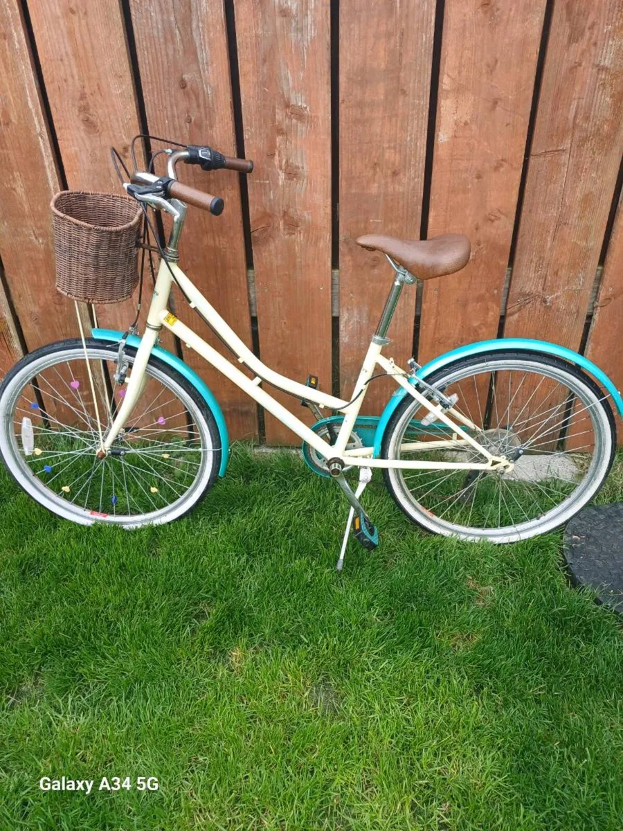 Girls bike - Image 1