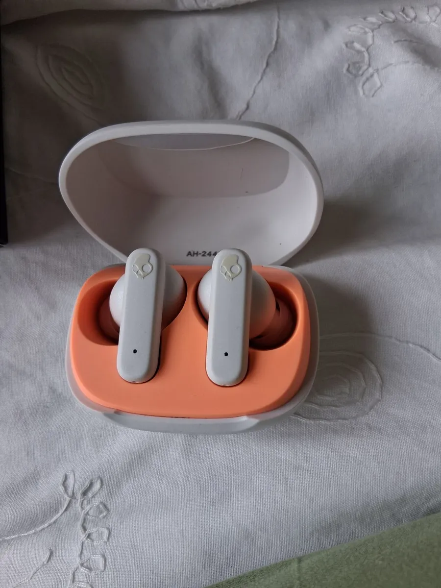 Ear Buds - Image 3