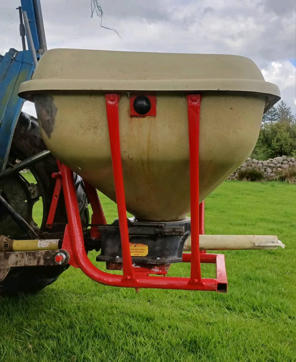 Abbey fertiliser spreader - Image 2